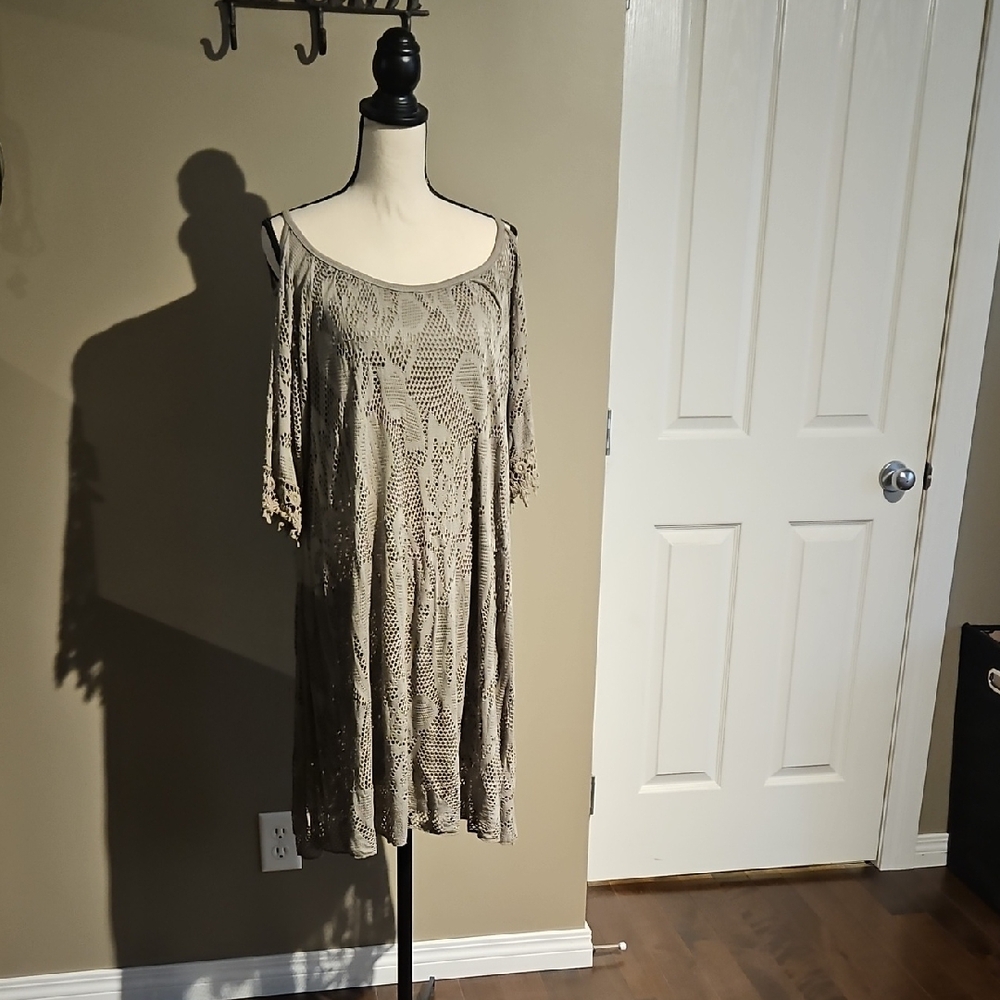Cold shoulder stretchy italian lace dress with lace detail sleeve.
